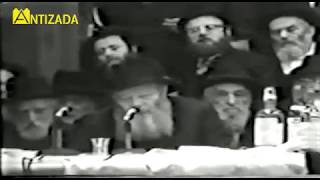 ניגון אחד מי יודע (רוסית) בהתוועדות עם כ"ק הרבי מליובאוויטש - התמונה מוצגת ישירות מתוך אתר האינטרנט יוטיוב. זכויות היוצרים בתמונה שייכות ליוצרה. קישור קרדיט למקור התוכן נמצא בתוך דף הסרטון