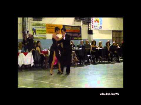  Roxana Suarez  and  Sebastian Achaval  are  dancing  to  the  tango  "  La Vida Es Corta  "