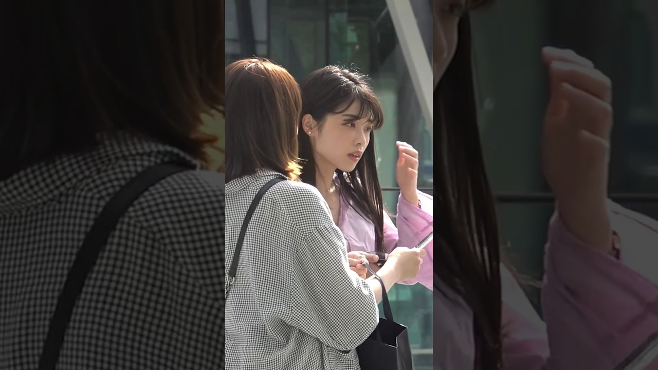 오사카 거리에서 떨어뜨린 휴대폰 주워주는 아가씨