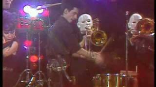 Alaska y los Pegamoides - Bailando (Aplauso, 1982)