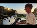Ultimo canta I TUOI PARTICOLARI (Ultimo). Pianoforte.