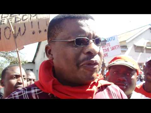 Kamuzu Chibambo addresses the press