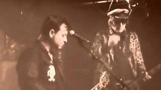 Manic Street Preachers - The masses against the classes