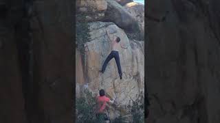 Video thumbnail of La Jara Voladora, 7B. La Pedriza