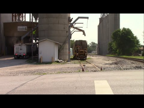 Grain Unloading & Loading, Railroad & Truck, Trackmobile 4000TM - Wheatfield Grain in Rensselaer, IN