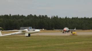 preview picture of video 'Vickers Supermarine Spitfire - North American F-51D Mustang - DeHavilland DH 100 Vampire'