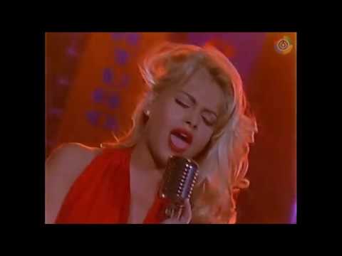 Paulina Rubio - Bésame En La Boca (Video)