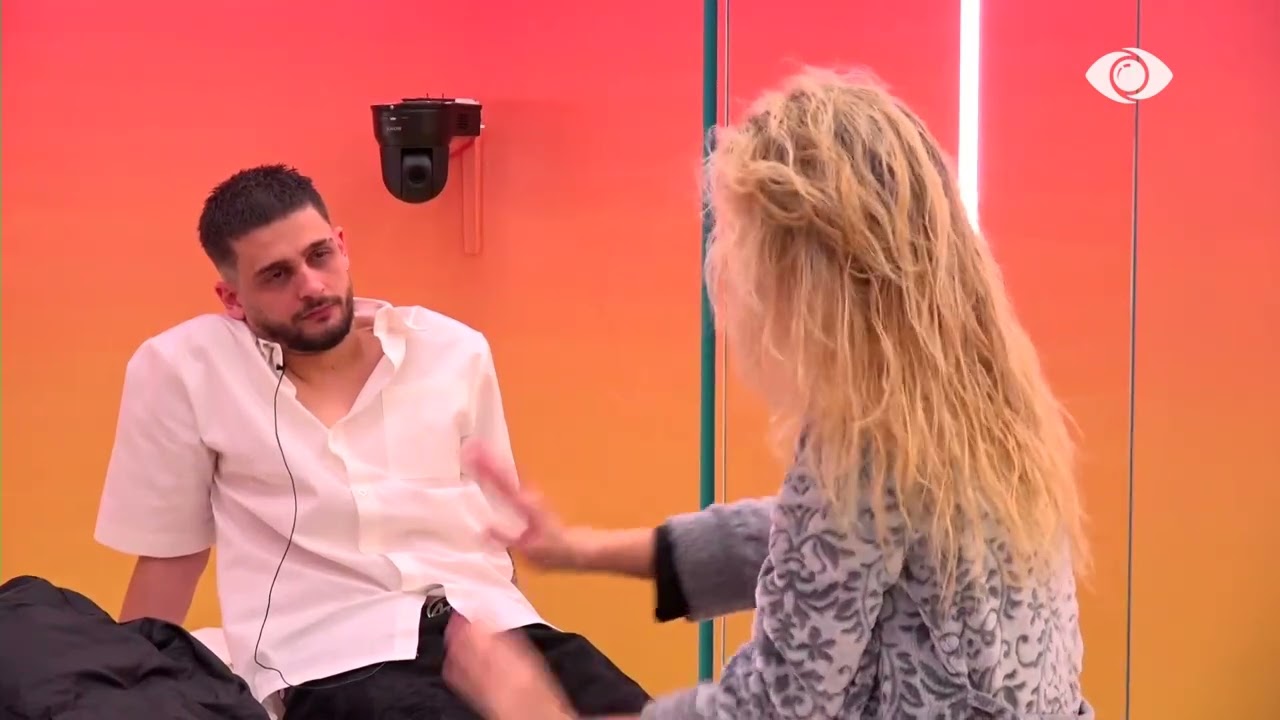 “Pse harxhon kohën kot duke biseduar me Juelën”/ Selin e vëzhgon, Greta: Ajo të paktën më do...