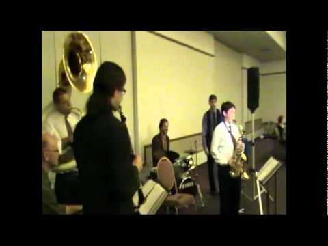 Geoffrey performs with Shirim Klezmer Band.wmv