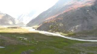 preview picture of video 'The road between Kargil and Srinagar; moutainbeauty...'