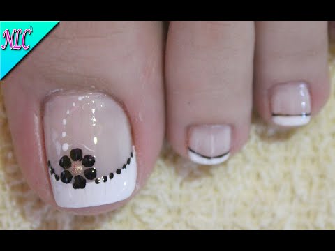 DISEÑO DE UÑAS PARA PIES EN BLANCO Y NEGRO FLORES CON FRANCÉS -BLACK & WHITE – FRENCH NAIL ART – NLC