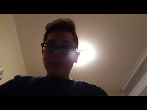 Handy ins wasser halten