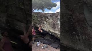 Video thumbnail of Atravessado, V4. Cocalzinho de Goiás