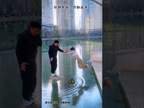 الأب والابن قفزوا… لكن النهاية غير متوقعة 😱😭 !! #shorts