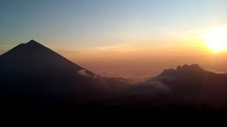 preview picture of video 'Sunset at Wolobobo Hill Bajawa'