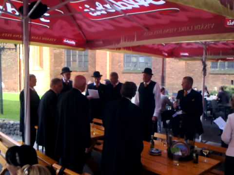 Latvian Singers at the Kiwi Bar