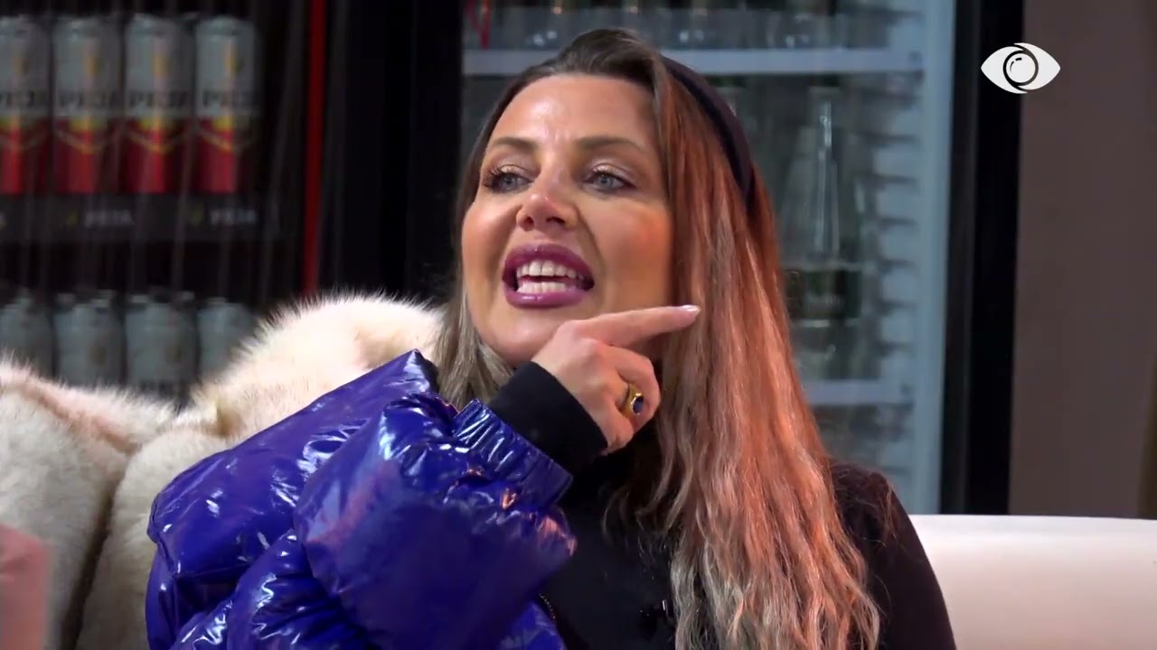 “Po mundohesh ta bësh rrugaçe…”/ Gjesti debaton me Gertën: Në vend t’ia kuptosh lotin që e nxjerrë…