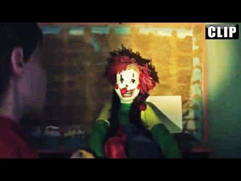 POLTERGEIST Clip 2015 Español