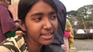 preview picture of video 'INDIEN 19 Abend am Ganges.flv'