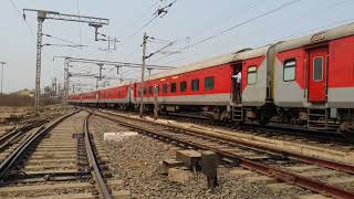 preview picture of video 'Howrah-New Delhi Poorva Express Departing From Jasidih'