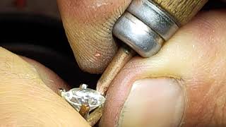 Incastonatura a Griffe, Diamante taglio brillante carati 1,50 su Anello Solitario