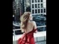 Тина Кароль в роскошных нарядах позировала на крыше в Нью-Йорке 