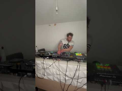 Singularity- Karim Alkhayat & NÚRIA (DE)