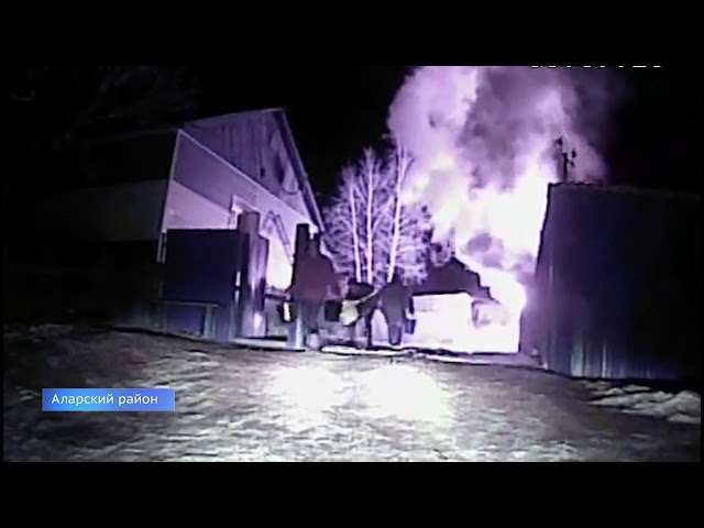 Полицейские спасли людей от гибели