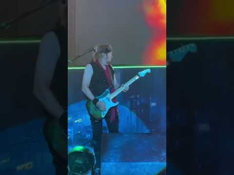 Adrian Smith gets angry during Wasted Years solo (The Future Past Tour in Ljubljana)