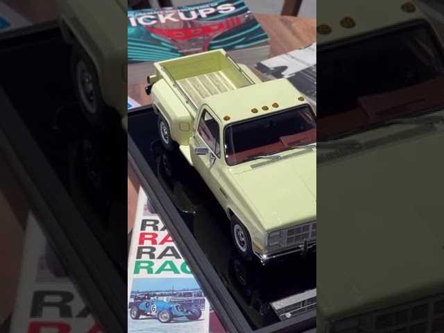 RARE GMC Sierra Classic 3500 1984 Pickup Truck Beige 1:18 Old School Models