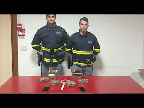 Arezzo. Sopresi in A1 con due chili di droga nascosta in auto: arrestati