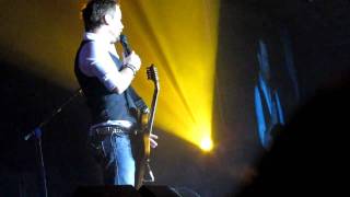 David Cook - Kiss on the Neck w/Hotel California Snippet - Morongo Casino 2/27/10