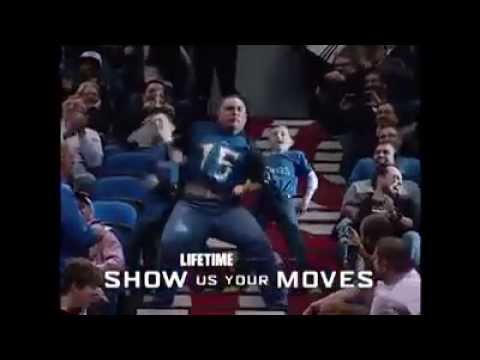 Lo expulsan de un partido basket hace 13 años y mirad ahora con sus hijos.Un fenómeno!