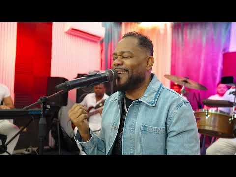 "TU TE FUISTE Y ME DEJASTE" -- PAKOLE