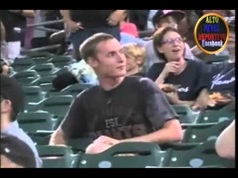 Kiss Cam (La Camara Del Beso)