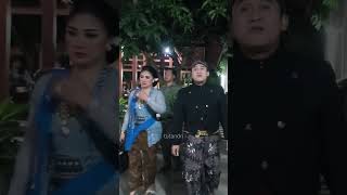 Download lagu Ki Anom Dwijo Kangko & Ibu Sinden Dwi Menuju Panggung Pagelaran Wayang Kulit #kianomdwijokangko mp3 Download lagu Ki Anom Dwijo Kangko & Ibu Sinden Dwi Menuju Panggung Pagelaran Wayang Kulit #kianomdwijokangko mp3