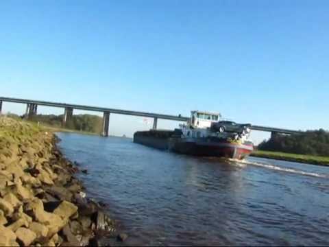 Vorbeifahrt Binnenschiff Rolf-Hein GMS 05501830 zu Tal auf Hunte bei Autobahnbrücke A29