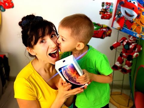 3-летний Сын Подарил Маме iPhone 10 XS MAX!!! Золотая Рыбка Существует!
