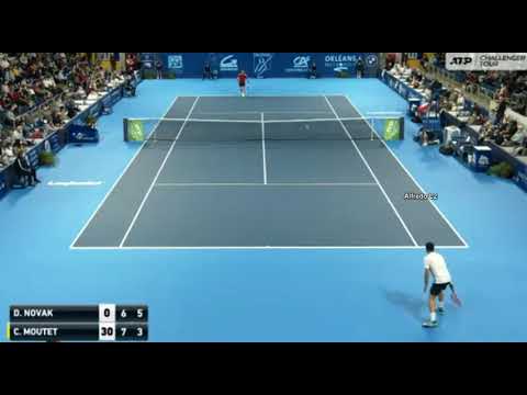 Moutet serve ace with an underhand!