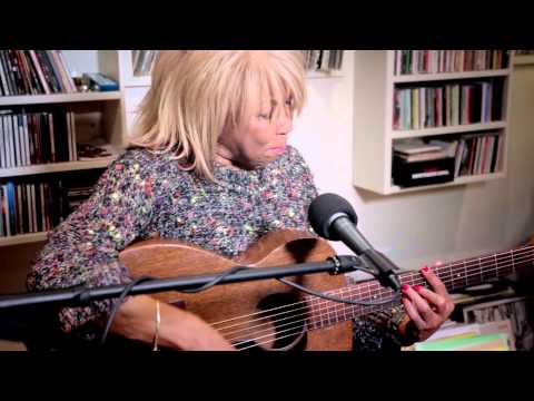 Linda Lewis - Light Years Away // Basement Session