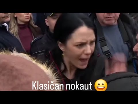 Kako je čovek iz mase oterao gradonačelnicu Loznice. Argumentovano, ovome se nije nadala. Pobegla je