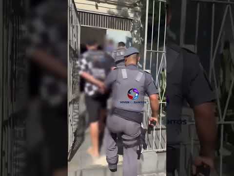 Homens são presos em flagrante enquanto tentavam desativar rastreador de carro furtado em Santos.