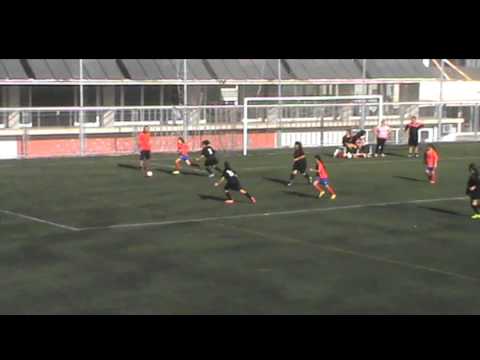 Saben les noies del Infantil B jugar a futbol?