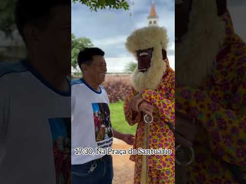Foliões cumprindo promessa na Basílica do Pai Eterno - Trindade - Goiás
