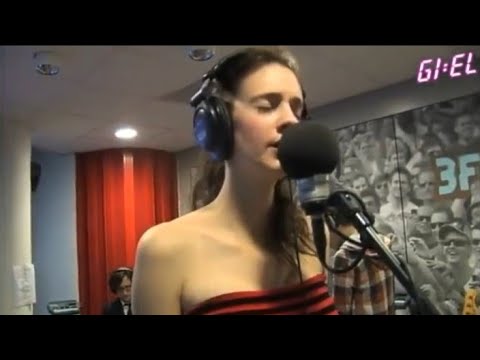 Hooverphonic - The Night Before (Acoustic Live 2010) feat. Noémie Wolfs