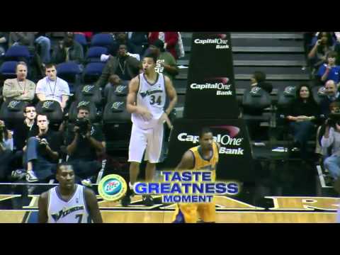 Trevor Ariza BIG dunk on Javale McGee (Jan. 1, 2011)