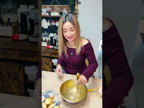 Trying the hack to thaw frozen chicken instantly