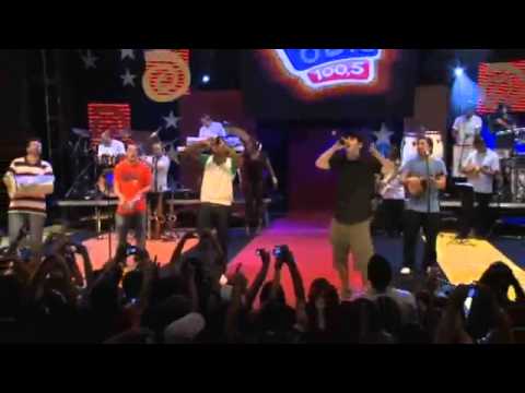 Jeito Moleque e Thiaguinho - A Amizade é Tudo - DVD FM O DIA 2011