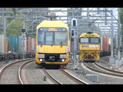 Australia: Trains @ North Strathfield, 25Apr18