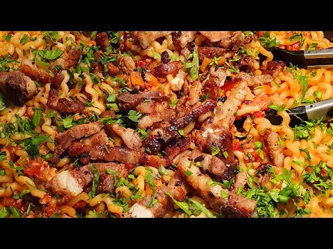 Fusilli lunghi bucati con panceta fresca e piselli